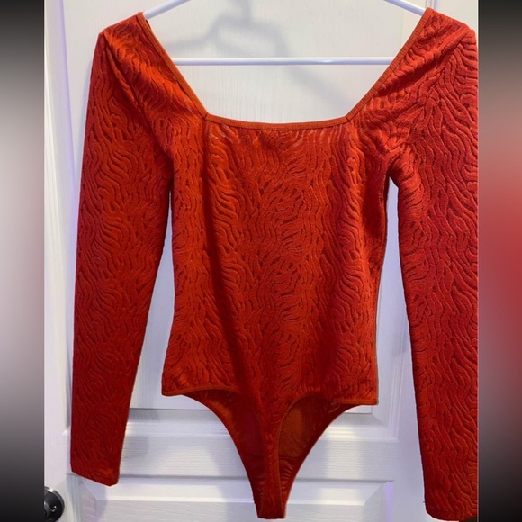 Babaton Bodysuit - Picture 2 of 4